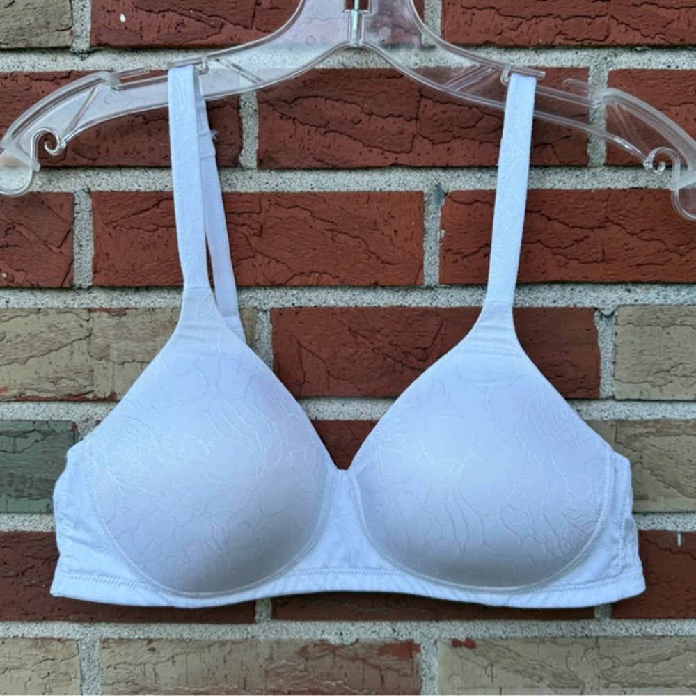 Vanity Fair NWOT Body Shine Everyday Essentials White Wireless T-shirt Bra 72298